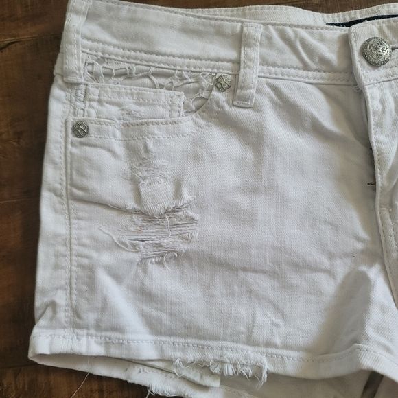SILVER Jeans Co Distressed Aiko Mid Shorts Size 31 in White - Picture 4 of 16